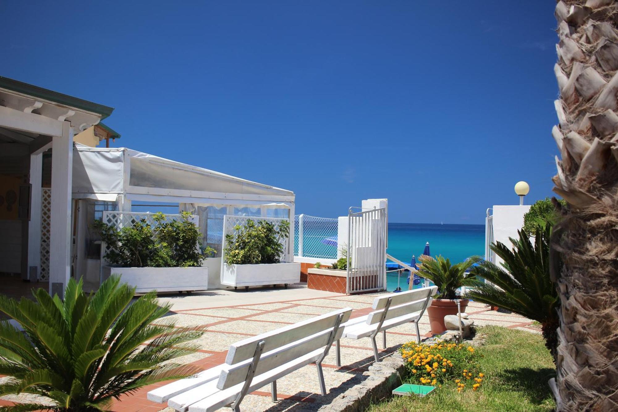Residence Il Turistico Zambrone Ngoại thất bức ảnh